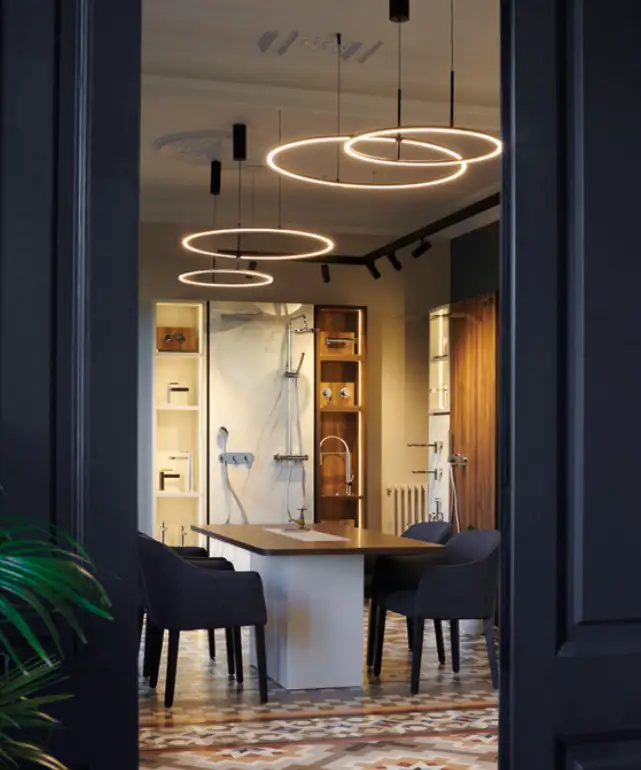 Interior del Rovira Creative Studio a Barcelona, amb les col·leccions exposades